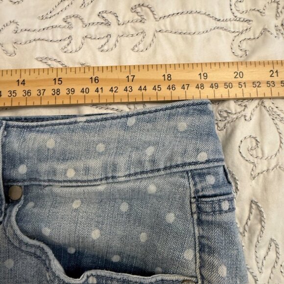 Torrid Women's Jean Shorts Light Wash Distressed Denim Shorts Sz 16 - Picture 8 of 11